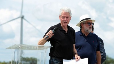 Bill Clinton Visits Panama Wind Farm 