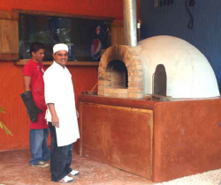 pizza_picazzo_woodfire_oven.jpg